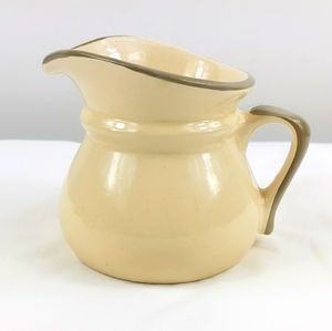 - Laurentienne Pottery creamer Canada (Z13)